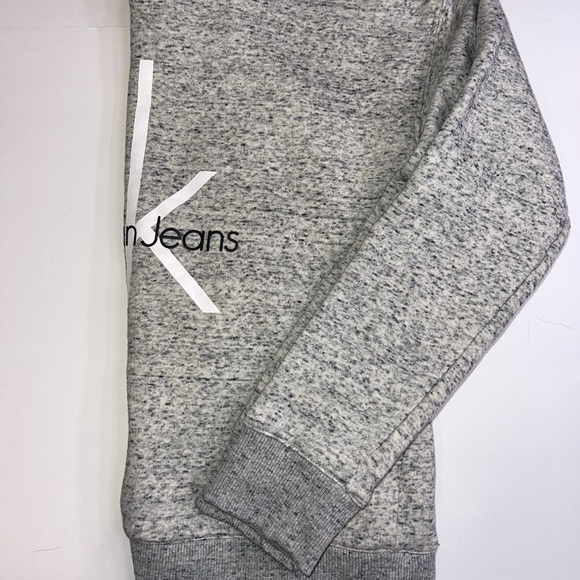 🔘Calvin Klein gray crewneck in a small🔘 - Picture 3 of 3